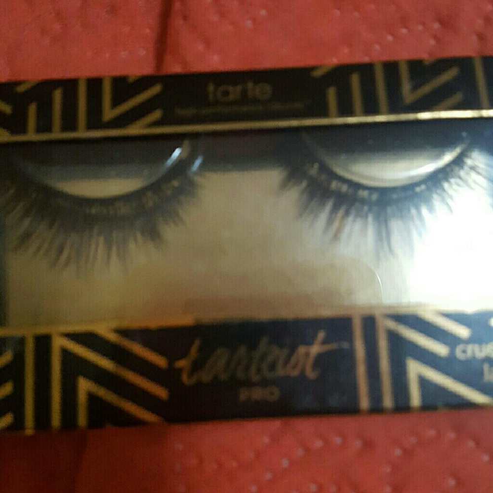 Tarte eyelashed